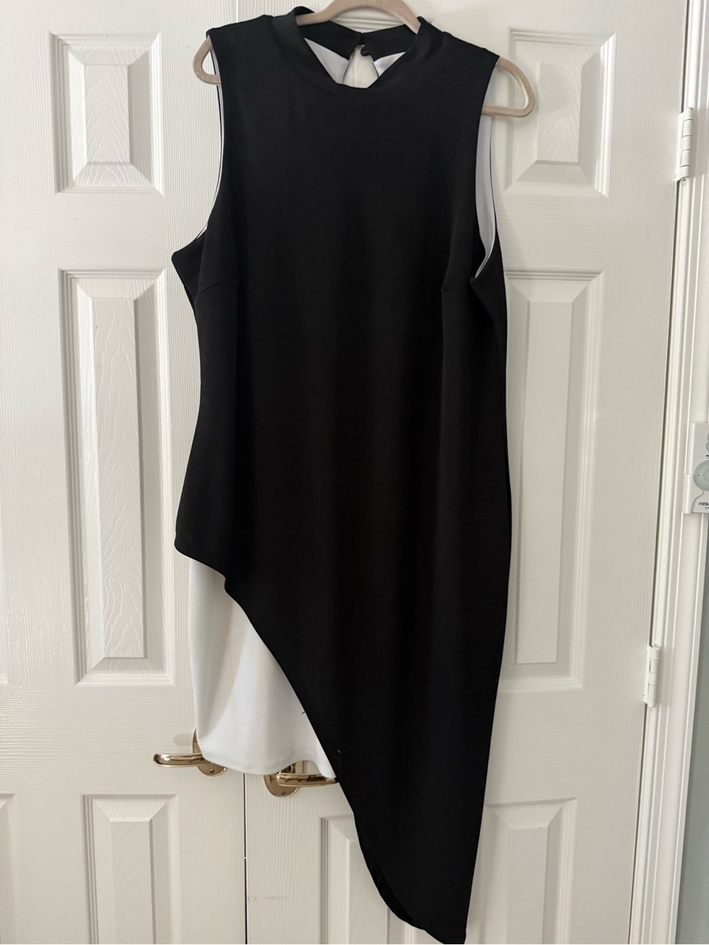 Sleeveless Black & White Asymmetric Hem Dress